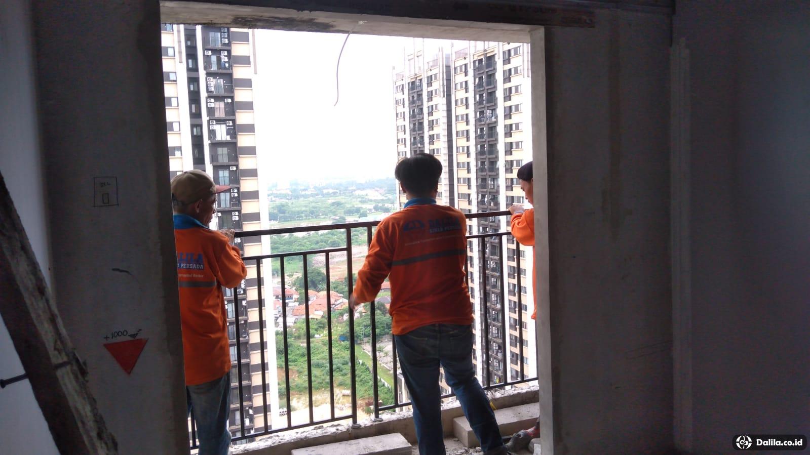 Pemasangan Railing Balkon di Meikarta District 1.