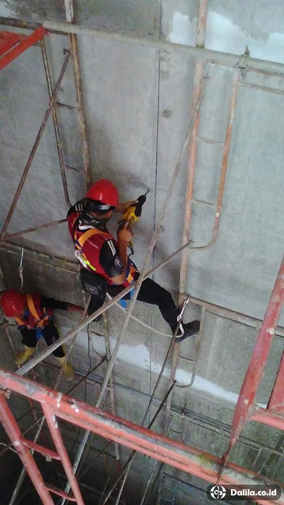Separator Lift Sentul City Apartment